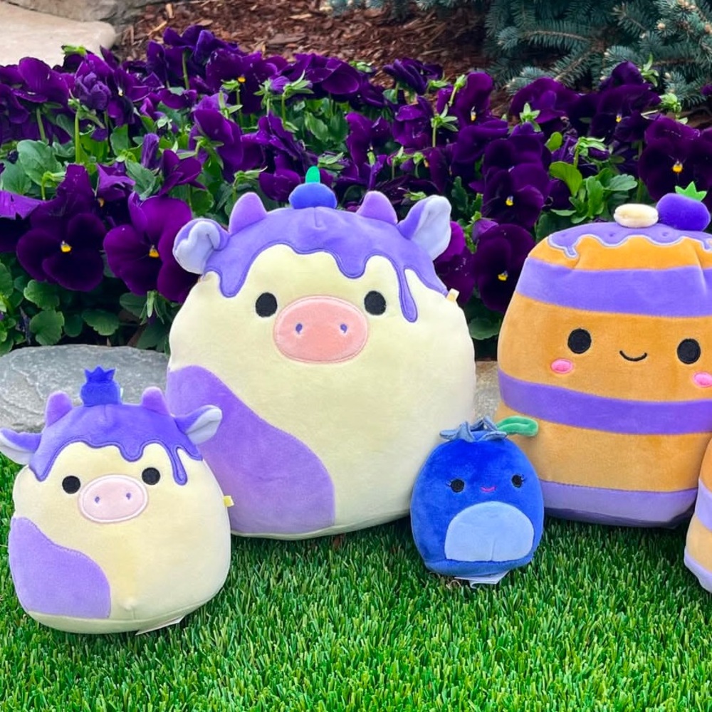 NEW! Benito the Blueberry Cow Squishmallow 8” NWT